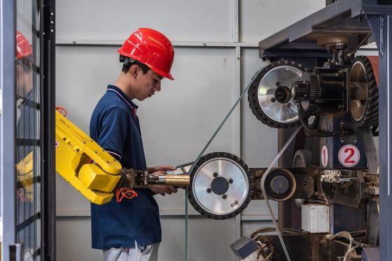 Machine robotique de ponçage de surface métallique, machine à bande de ponçage, équipement de polissage de poignée de porte en alliage de zinc
